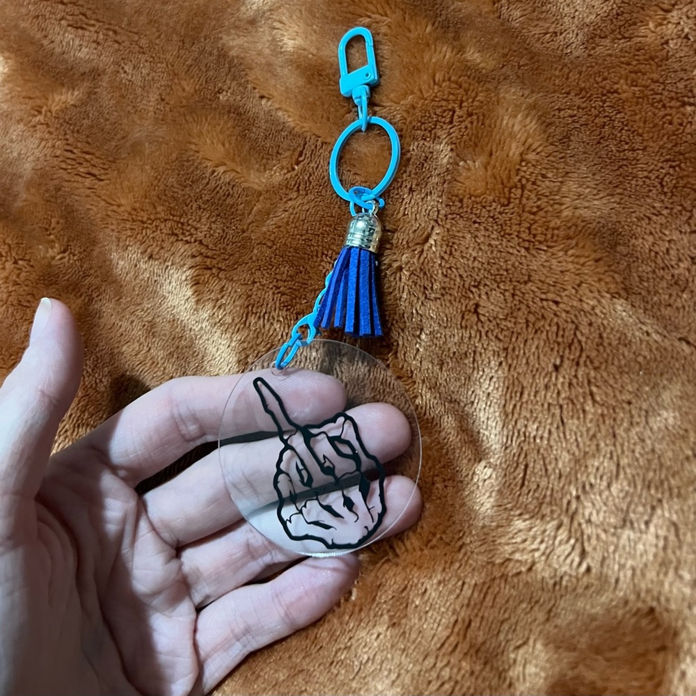 Middle Finger Keychain 💀 - Picture 2 of 8